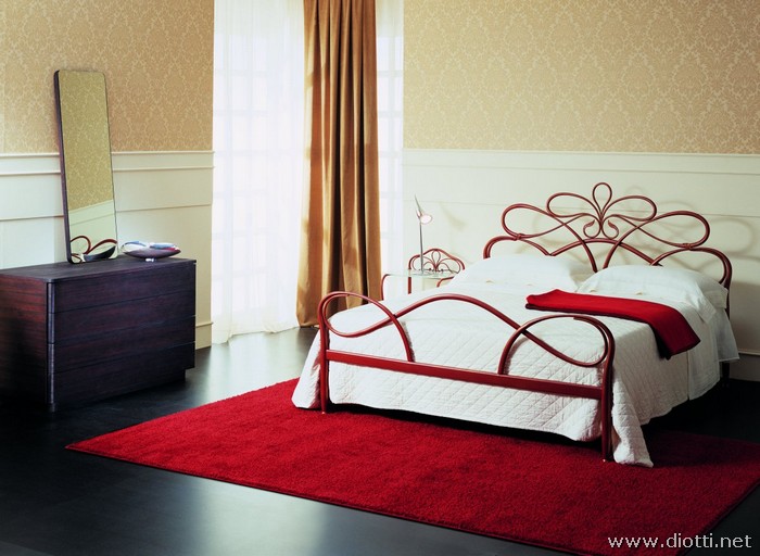 Irony bed shop
