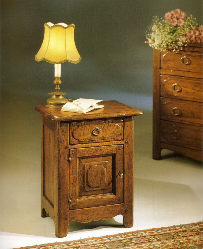 Antiquariato comodino massello