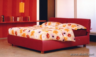 Vivian red textile bed ribbons floreal bedding