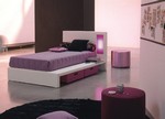 Letto singolo di cm.130 x p.216 x h.98 (materasso di cm.100x200) con la possibilit� di avere il secondo letto o il cassettone estraibile. 
La testiera � dotata di lampada incorporata.