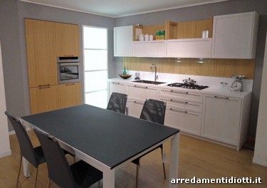 Cucina con anta a telaio in offerta realizzata in Rovere Gesso e in ... Cucina con anta a telaio in offerta realizzata in Rovere Gesso e in ...