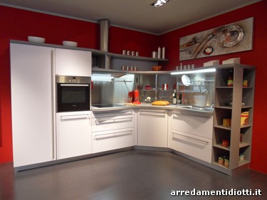 Cucina Snaidero in prezzo affare con piani sagomati e mensole ... Cucina Snaidero in prezzo affare con piani sagomati e mensole ...