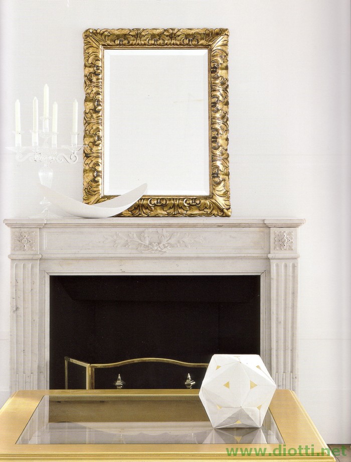 La specchiera 6156, decorata in foglia oro, di dimensione cm. 70x90