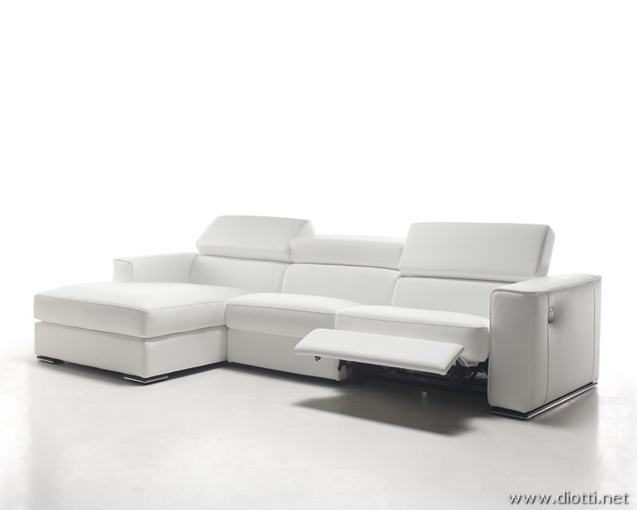Cimone-salotto-pelle-bianca-elemento-relax-aperto-big