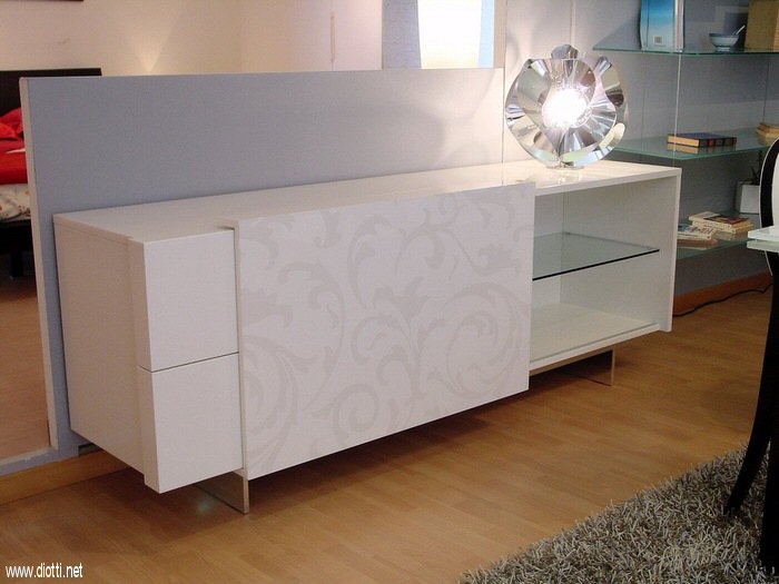 Lodge-credenza-laccata-scorrevole-serigrafata-aperta-big