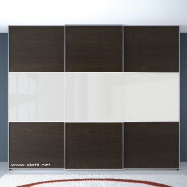 Un disegno molto pulito per uno scorrevole a 3 ante con pannelli rovere moro, cristallo acidato e rovere moro. Un disegno molto pulito per uno scorrevole a 3 ante con pannelli rovere moro, cristallo acidato e rovere moro.