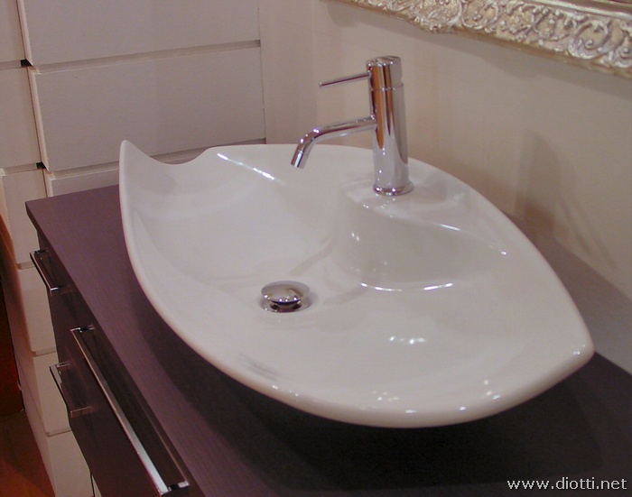 Osaka-bagno-zebrano-tinto-grigio-lavabo-sagomato-big