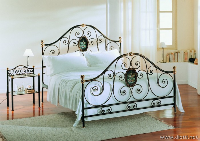 Agrigento wrought iron bed painted panels