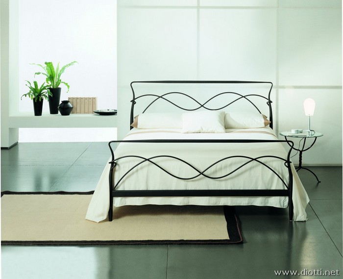Nuvola quality iron bed