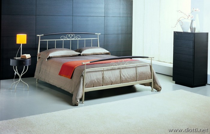 Pegaso wrought iron bed wooden insert