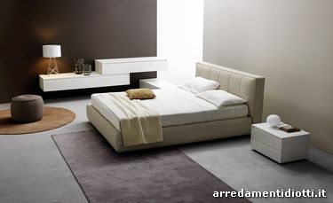 Letto Super Dream in ecopelle corda, gruppo letto Pagu, con struttura frassinato bianco, frontali cassetti in vetro bianco lucido