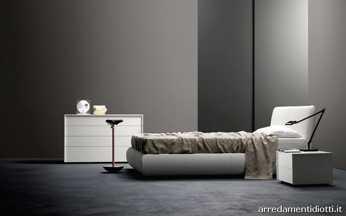 Letto Bambò in ecopelle bianco giglio, gruppo letto Dado frassinato bianco