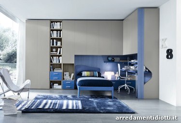 Il ponte ad angolo in rovere con la spalla sagomata, per creare strutture capienti sfruttando lo spazio ma tenendo un aspetto leggero per la cameretta.