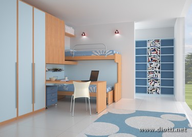 La classica soluzione del letto a castello viene rivoluzionata da questa cameretta realizzata con la collezione Young, serio ma luminoso l'abbinamento fra legno di ciliegio e laccato azzurro.