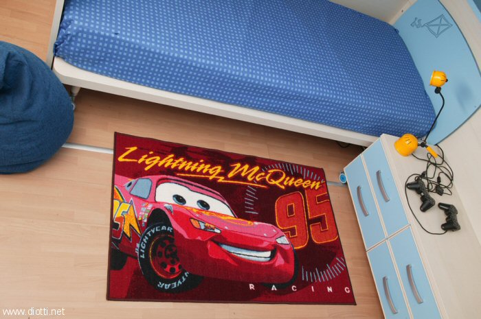 Le mitiche Cars della Pixar con il letto con testiera retro-illuminata di Moretti Compact.