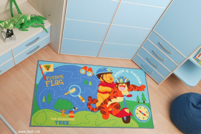 My Friends Tigger and Pooh con la cameretta Antares di Moretti Compact, con il particolare dell'angolo spogliatoio.