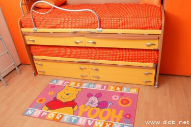 Winnie the Pooh davanti ai letti Space della collezione Sirius di Moretti Compact