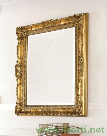 Il modello 6083, decorata in foglia oro, di dimensione cm. 78x98