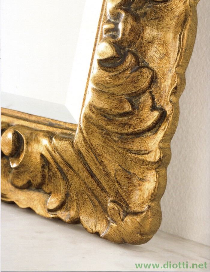 Particolare della decorazione foglia oro della specchiera 6156