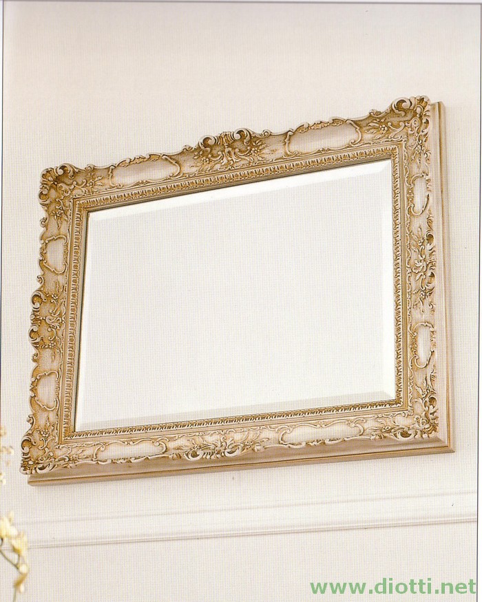 La specchiera 6083 in finitura laccata bianco ed oro, di cm. 78x98